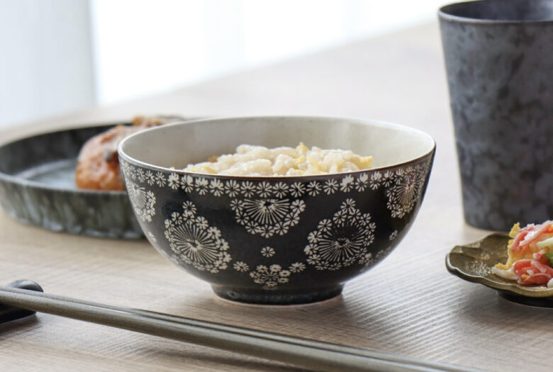 おしゃれでモダンな有田焼の茶碗を使って食卓に彩りを添えましょう！