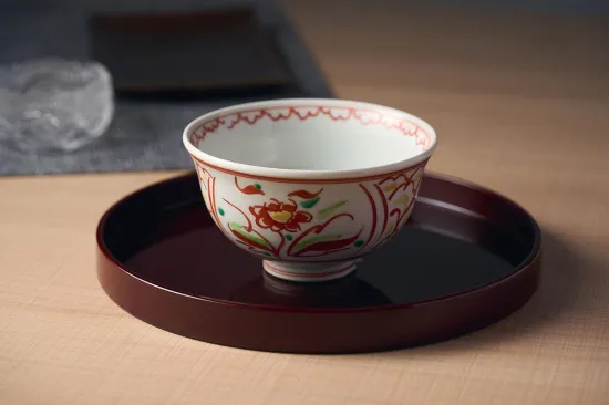 錦間取赤絵草花茶付