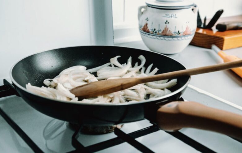 自分に合ったフライパンを選んで長く快適に使いましょう！