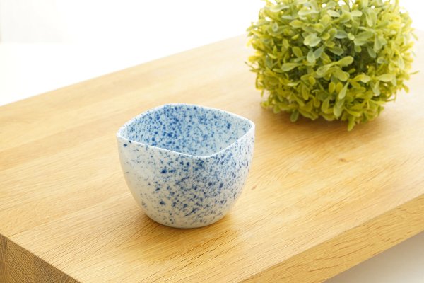 【墓場の画廊】金運！招きカネゴン（さくら色） 金襴生地通販 流水に桜柄の金襴織物販売なら都香庵