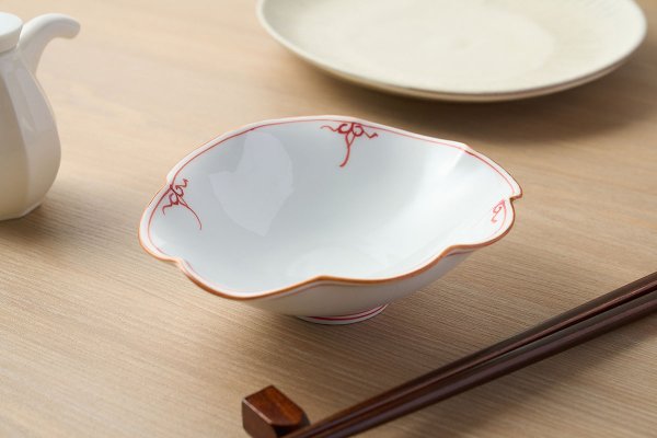 洸琳 渕ヨーラク 菊形楕円皿 赤 image