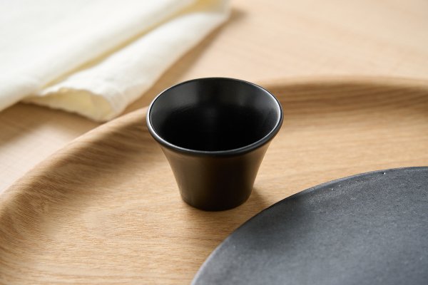 陶器・反り丸型珍味入黒マット image
